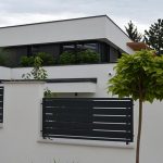 Cutie de bijuterii modernă din Buda – placării cu piatră a fațadelor